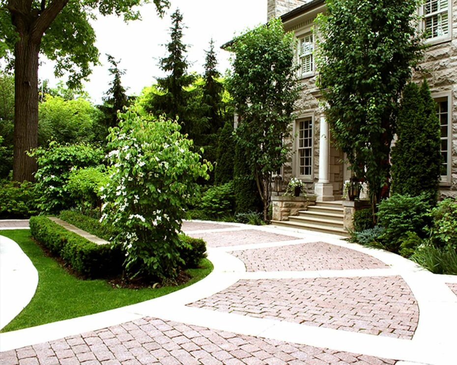 Stoned driveway by Urban Garden - Toronto