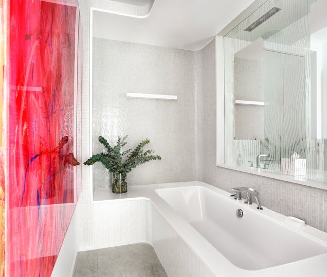 Bath tub and washing space with a divider