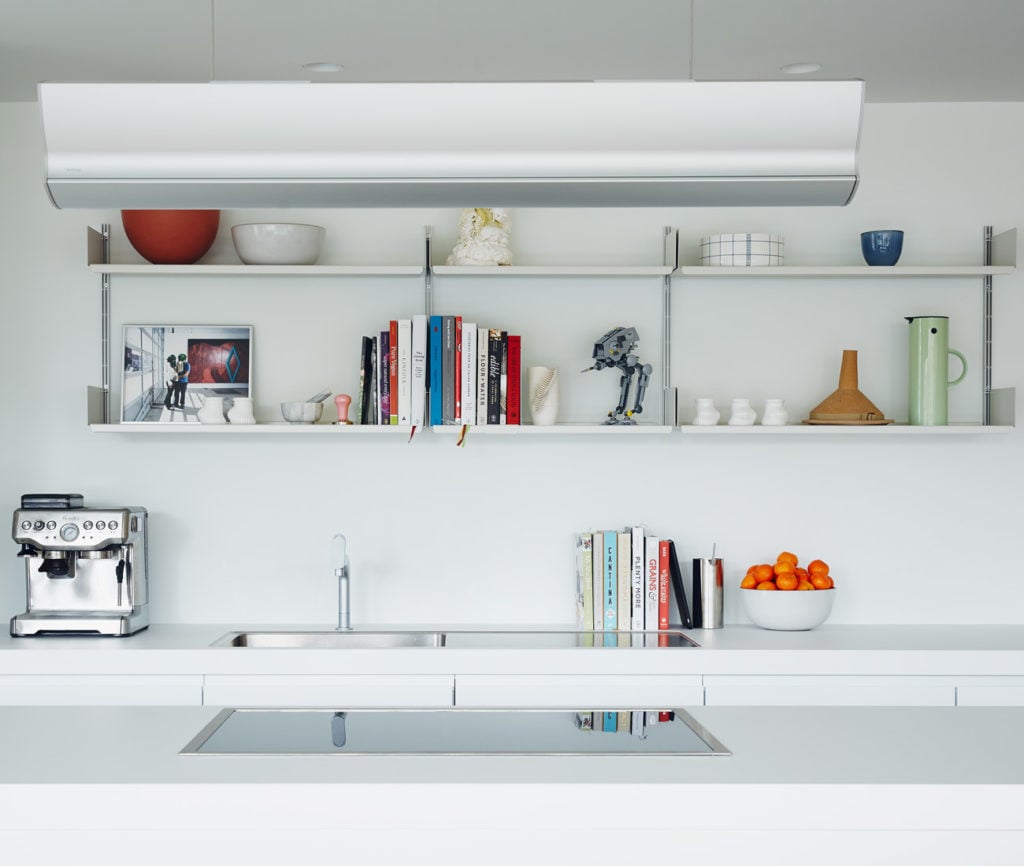 Above the kitchen cooktop is an extractor with lamp