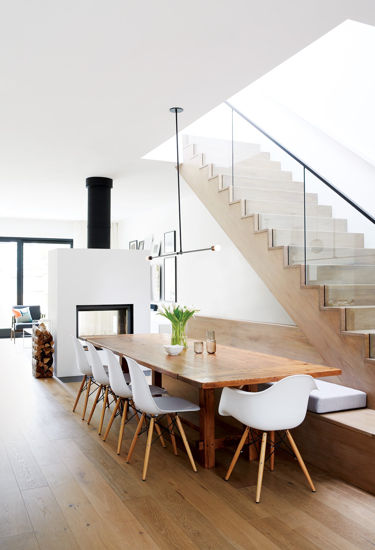 Entryway in a Leaside, Toronto home featuring floating bench seating that merges seamlessly with the staircase. Sixteen Degree Studio