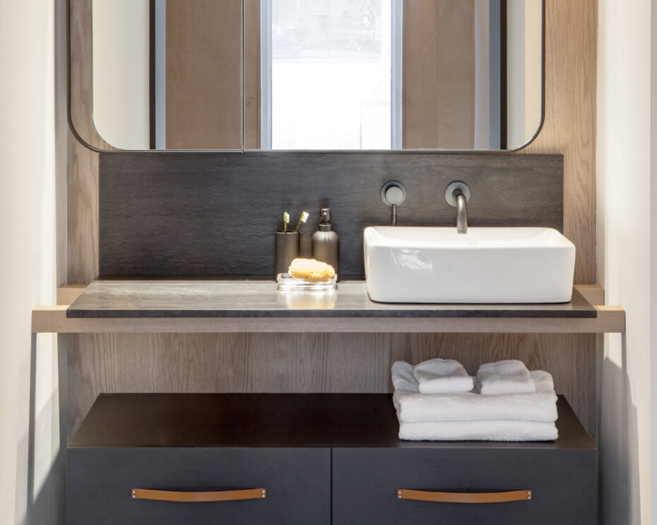 Adam Ochshorn West Queen West Condo - Mason Studio