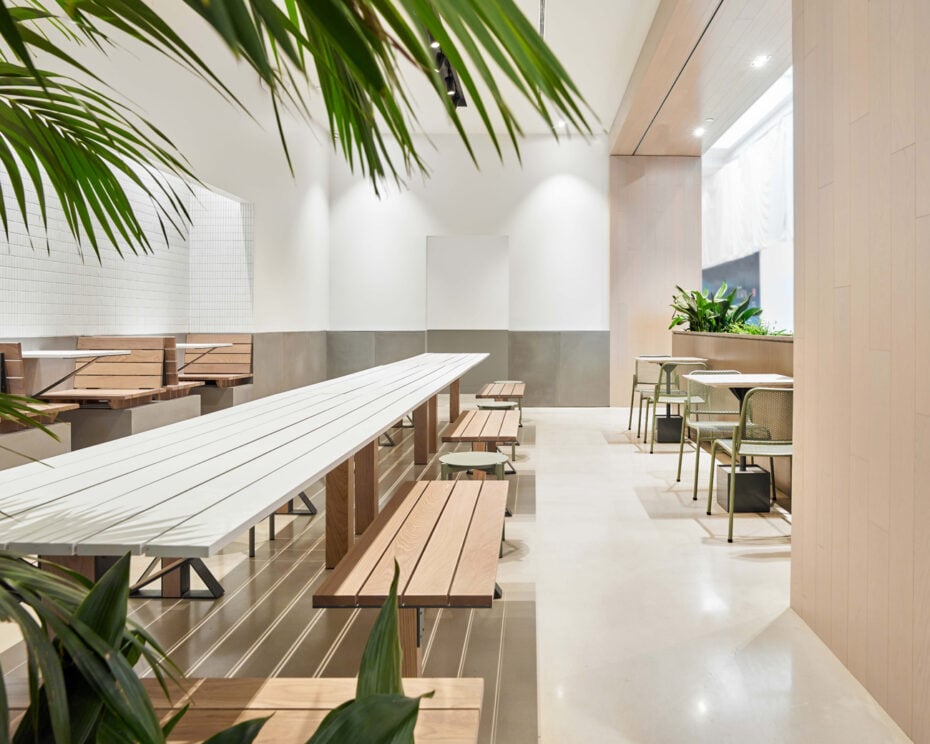 iQ restaurant in Yorkdale mall, Toronto by Mason Studio