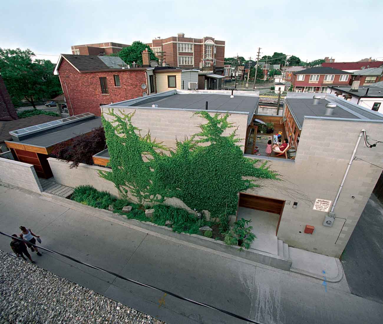 Studio Junction Terrace House Toronto Designlines Magazine courtyard house concrete warehouse - Studio Junction - Terrace House Toronto Designlines Magazine