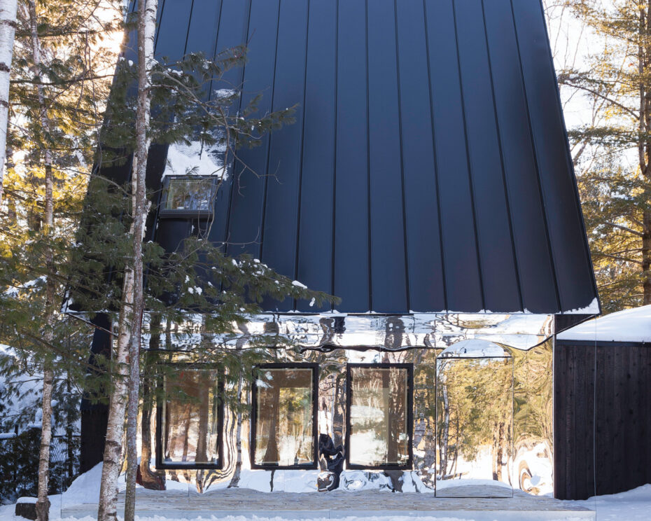 Mirror cottage by UUfie Architects
