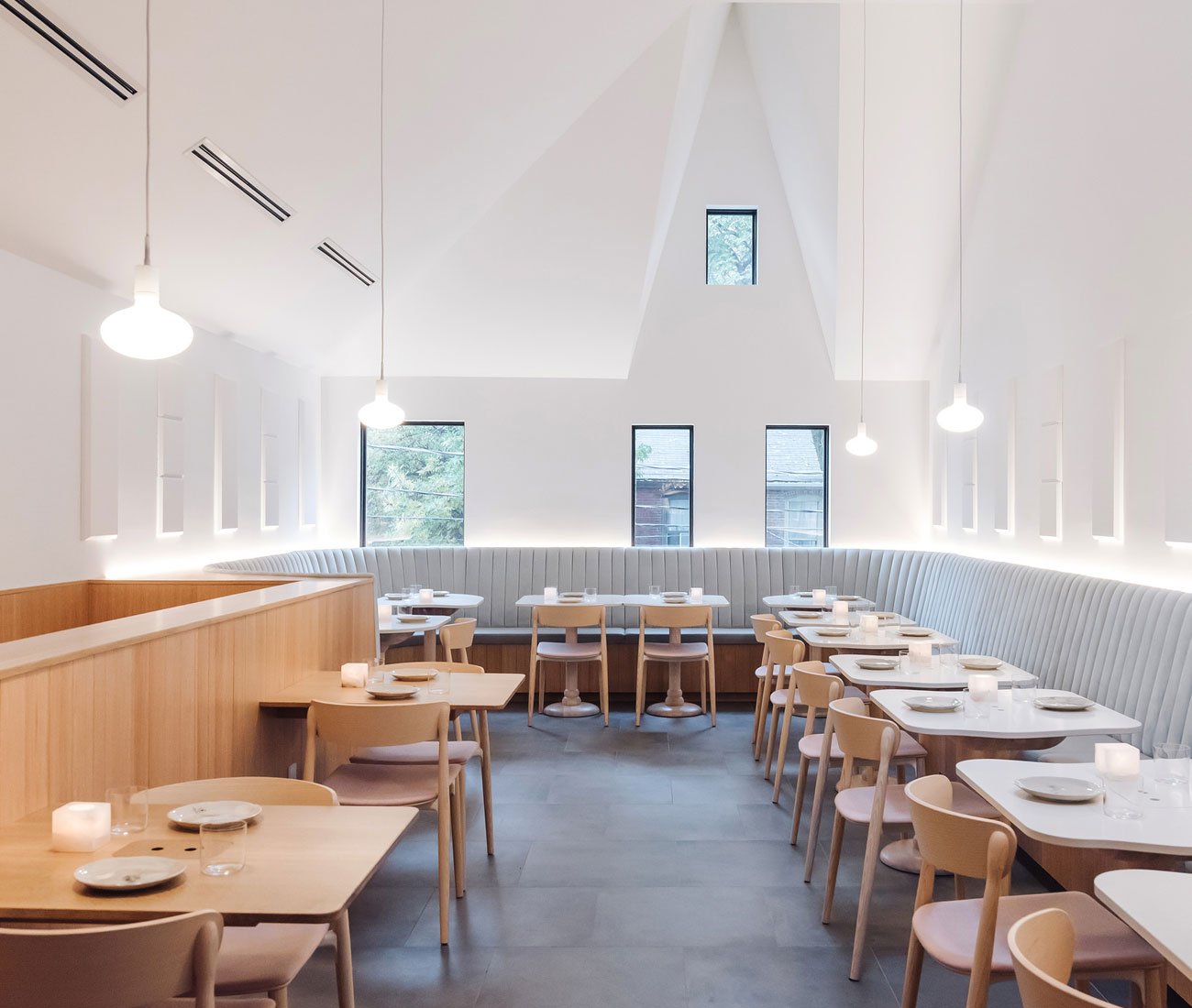 Toronto Restaurants Interior Design took full advantage of the double-height ceiling while planning Sara restaurant layout/