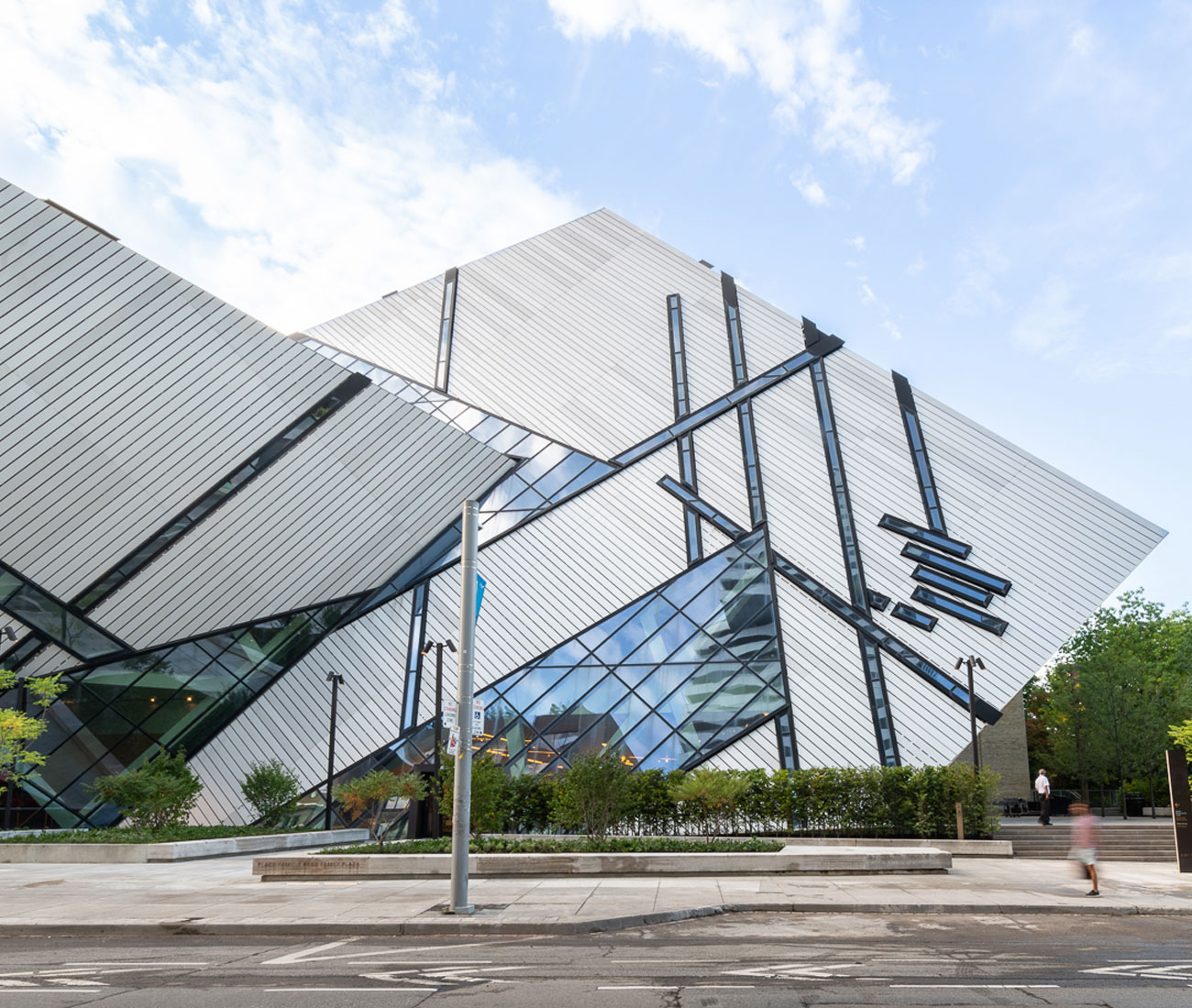 New public spaces by Siamak Hariri in front the ROM Crystal designed by architect Daniel Libeskind