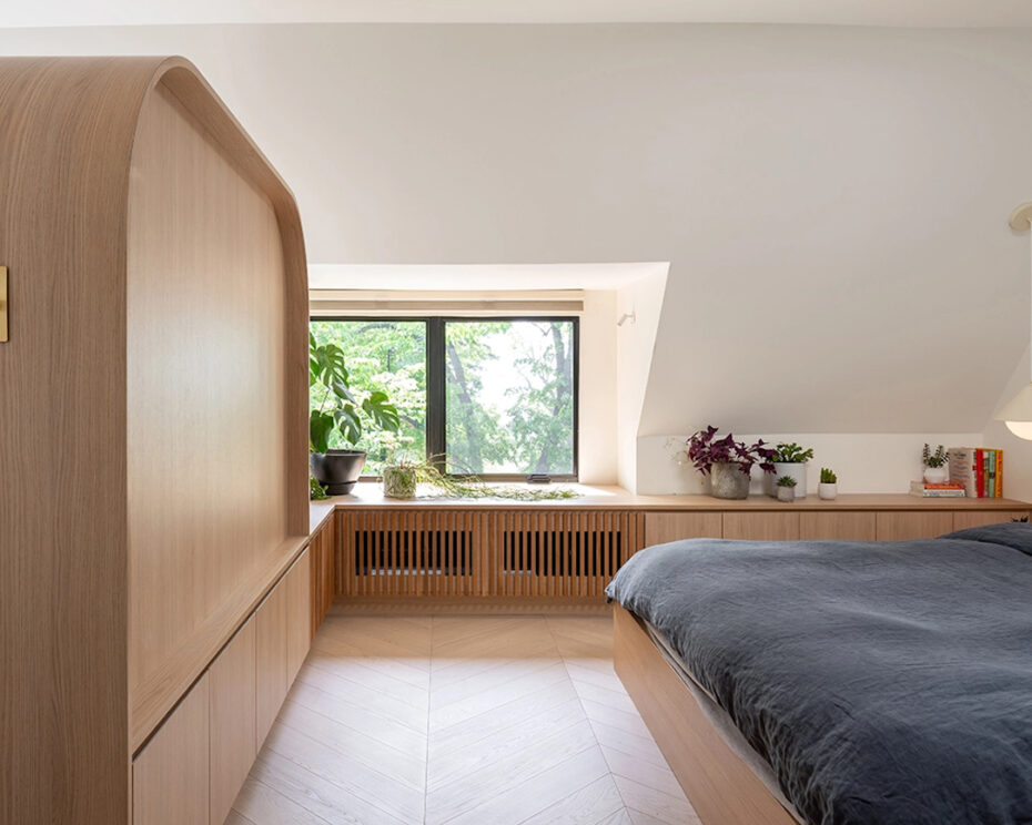 Nova Tayona attic