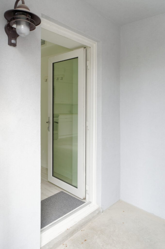 Eco-Flats - Basement door of an energy efficient rental